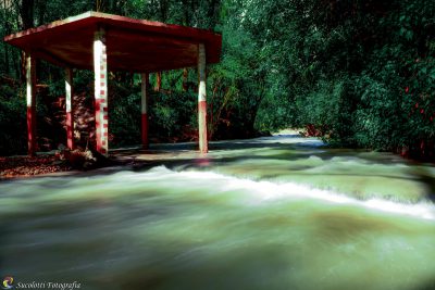 Ilha dos Amores - Rio do Mel que da nome à cidade, é local de lazer e descanso. Suas pequenas quedas de agua formam pequenas piscinas naturais, próprias para o refresco nas tardes quentes de verão em Iraí.